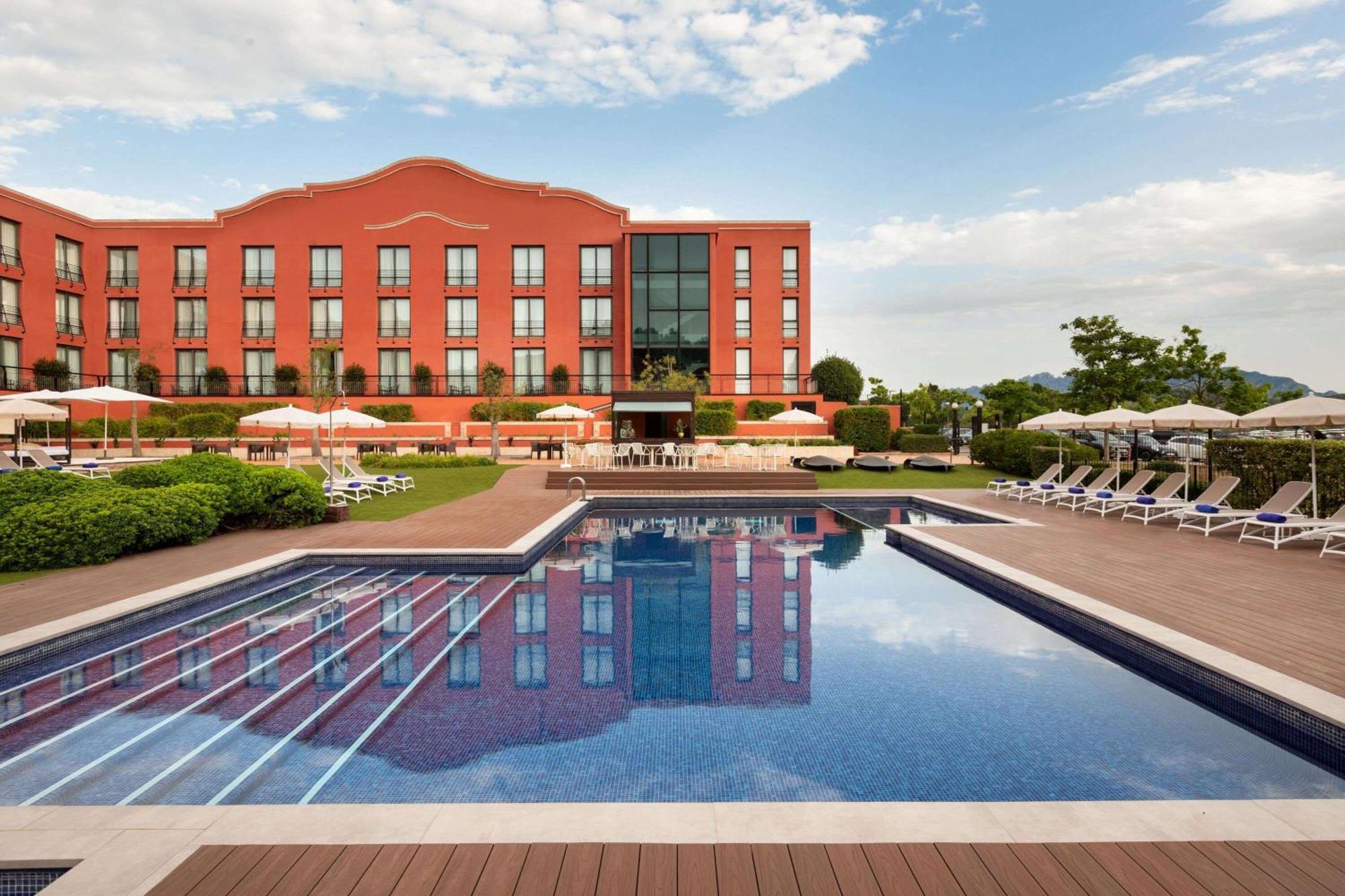 Dolce By Wyndham Barcelona Resort Sant Esteve Sesrovires Buitenkant foto