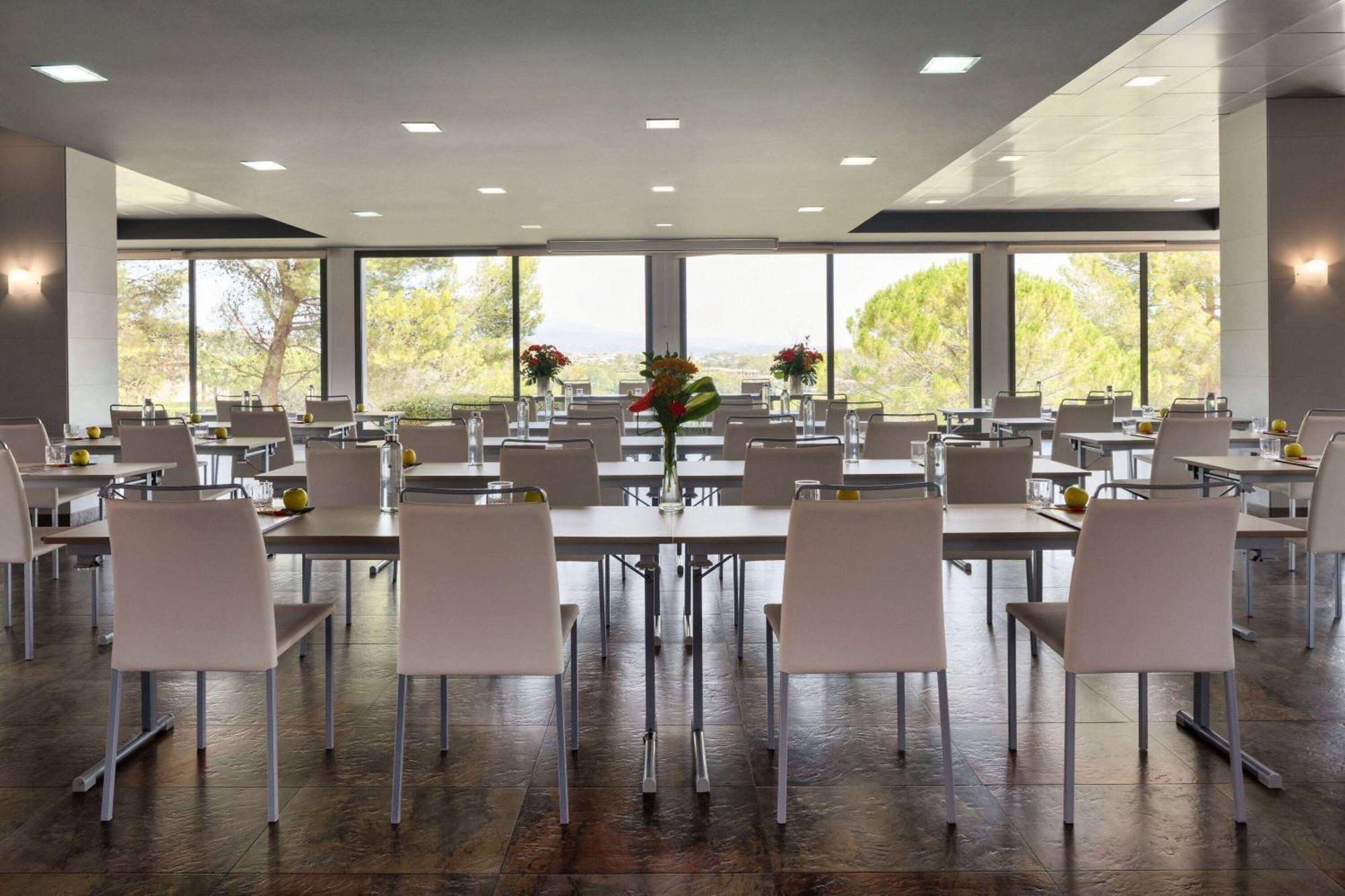Dolce By Wyndham Barcelona Resort Sant Esteve Sesrovires Buitenkant foto