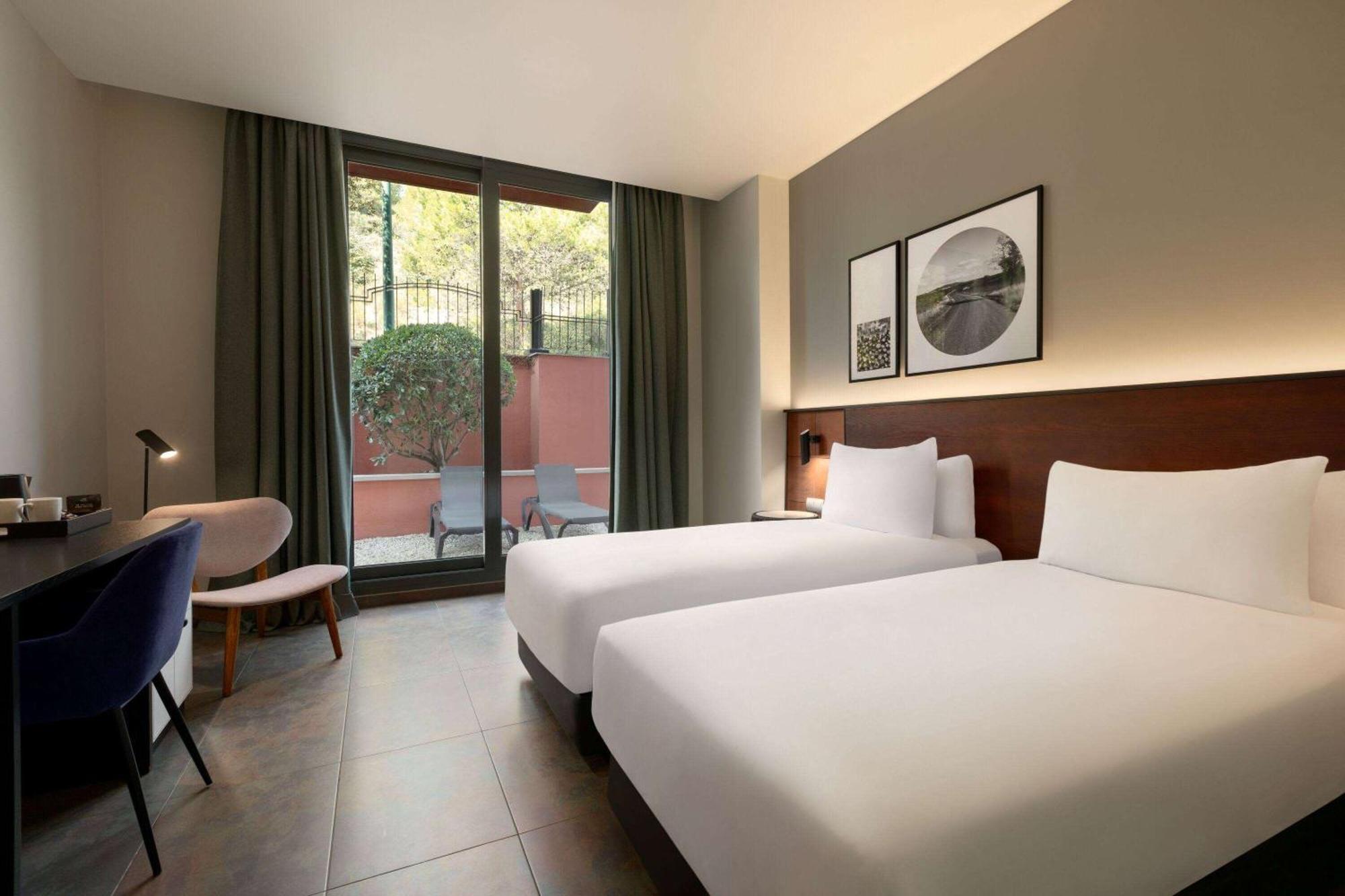 Dolce By Wyndham Barcelona Resort Sant Esteve Sesrovires Buitenkant foto